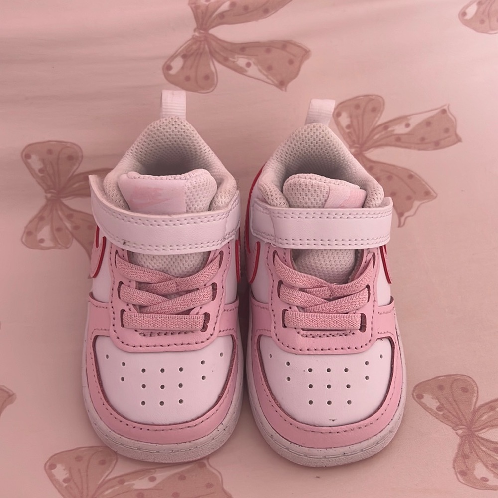Like new girls tennis shoes